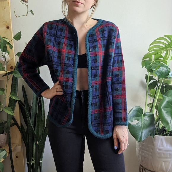 Vintage Sweaters - VTG | No Brand | Perfect Holiday Plaid Button-Front Cardigan